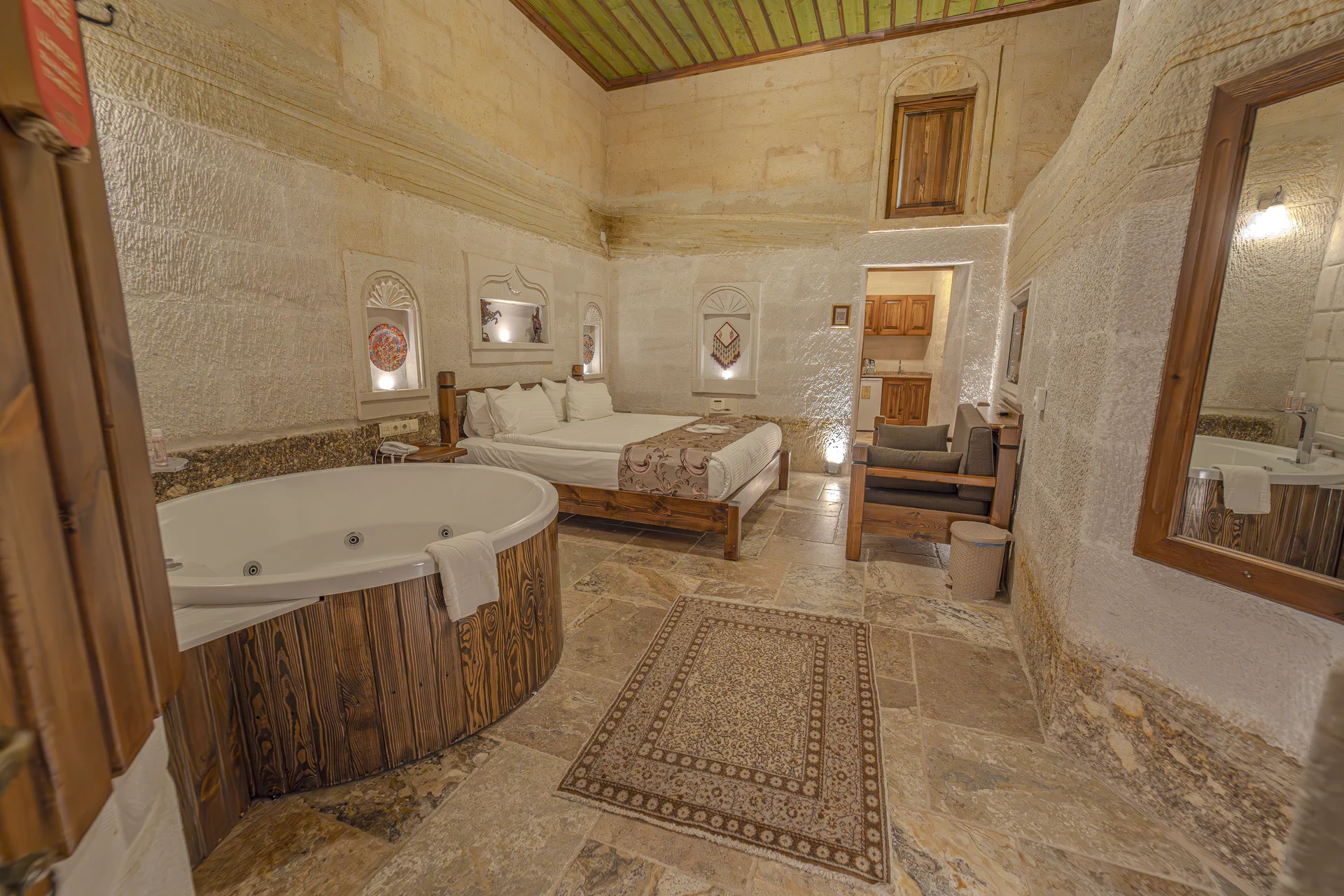 206 - Comfort Cave Room with Jacuzzi